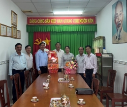 Thắm thiết tình cảm trong chuyến thăm và chúc Tết của Chi hội Nam Y Sóc Trăng đến các cơ quan lãnh đạo tỉnh
